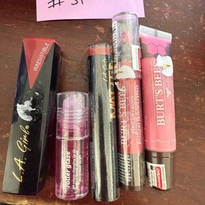 Burt's Bees and L.A. Girl Lip Products Set